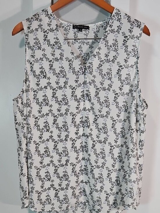 Tops - Floral Sleeveless Top - Black and White